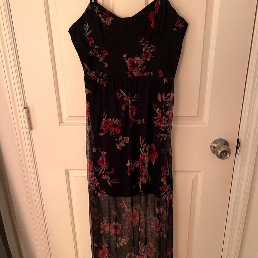 BNWOT! Guess Small Floral Black Maxi Dress